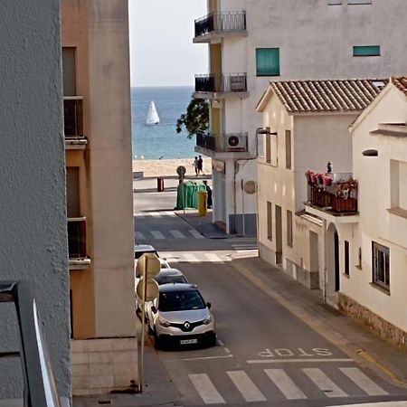 Апартаменты Apartament Edifici Simbat A 150M De La Platja Паламос Экстерьер фото