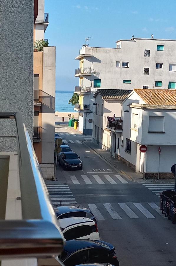Апартаменты Apartament Edifici Simbat A 150M De La Platja Паламос Экстерьер фото